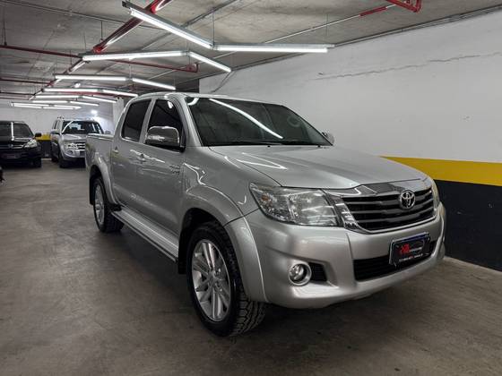 TOYOTA HILUX 2.7 SRV 4X4 CD 16V FLEX 4P AUTOMÁTICO
